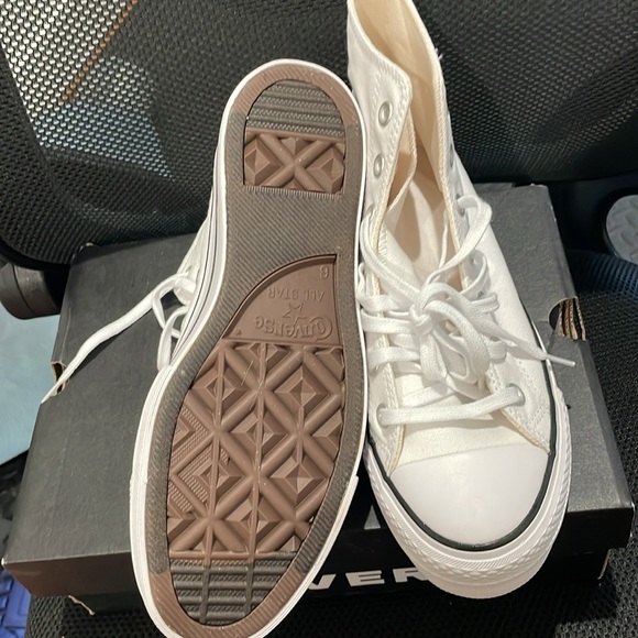 NWT: Converse platform high top - Picture 3 of 4